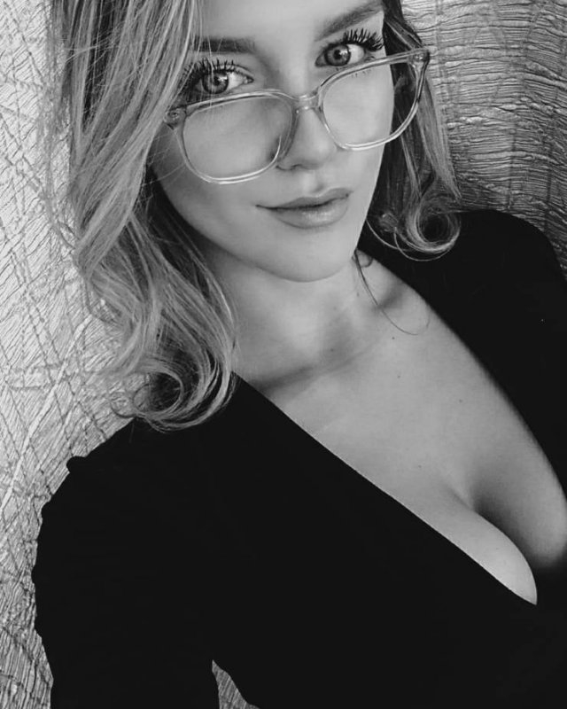 girlswithglasses13_037