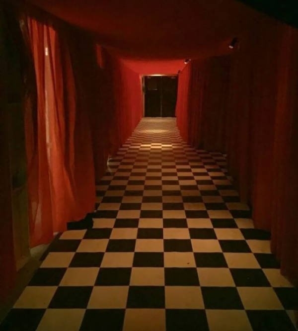 scaryhallways_028