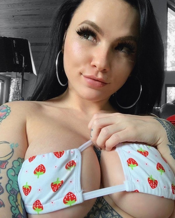 tattoogirls25_051