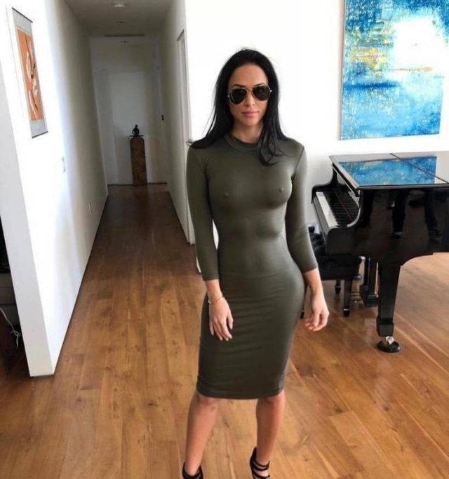 braless44_063