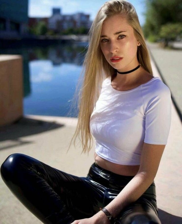 girlsinlatexleather21_025