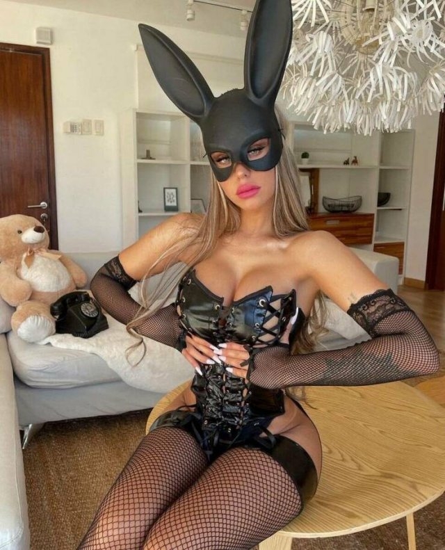 girlsinlatexleather21_053