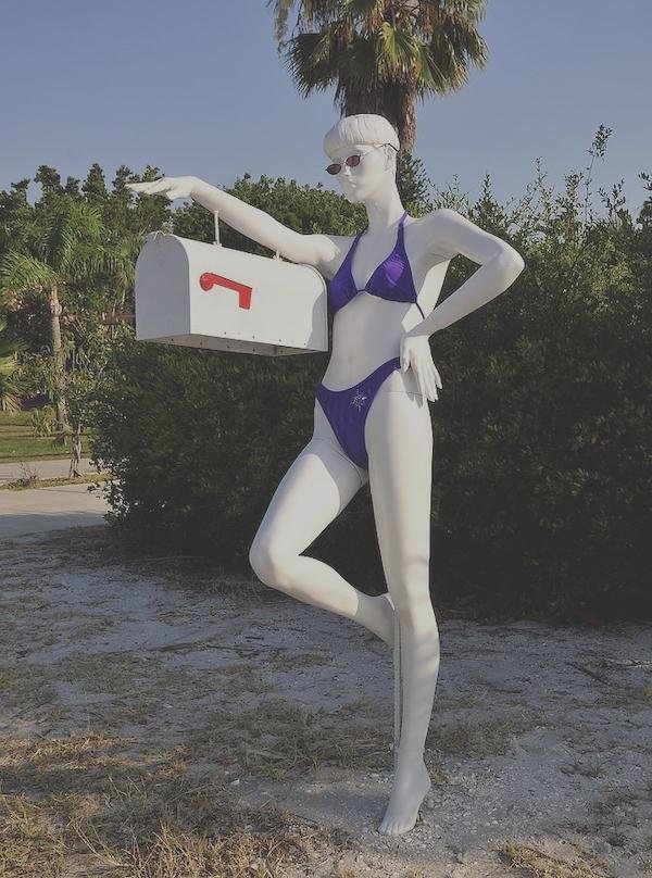 strangemailboxes_008