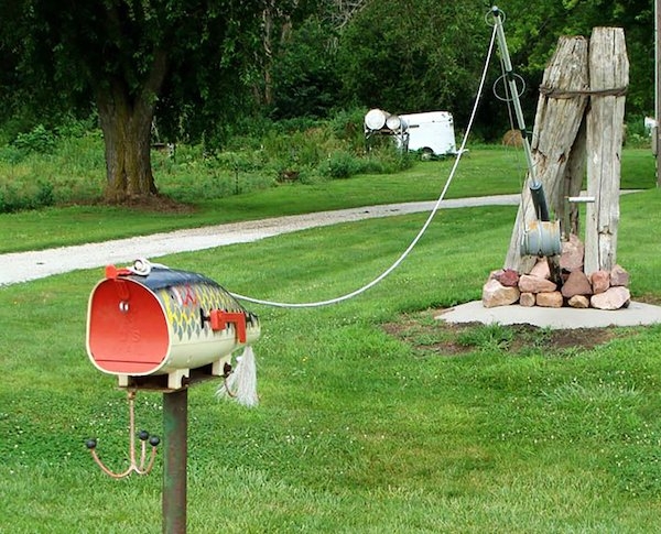strangemailboxes_028