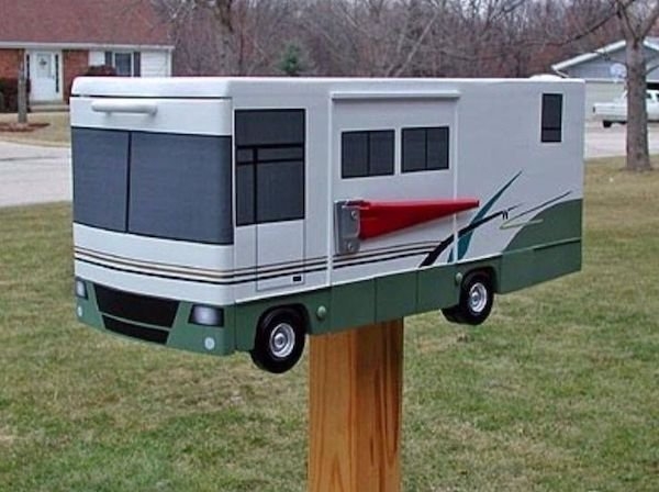 strangemailboxes_048