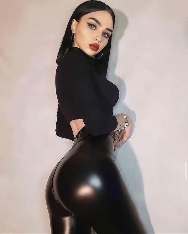 girlsinlatexleather23_014