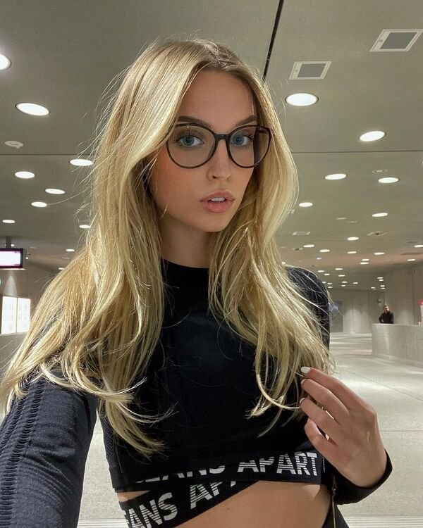 girlswithglasses15_034
