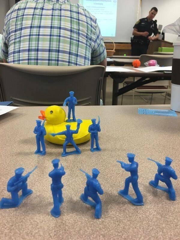 policeallovertheworld_004