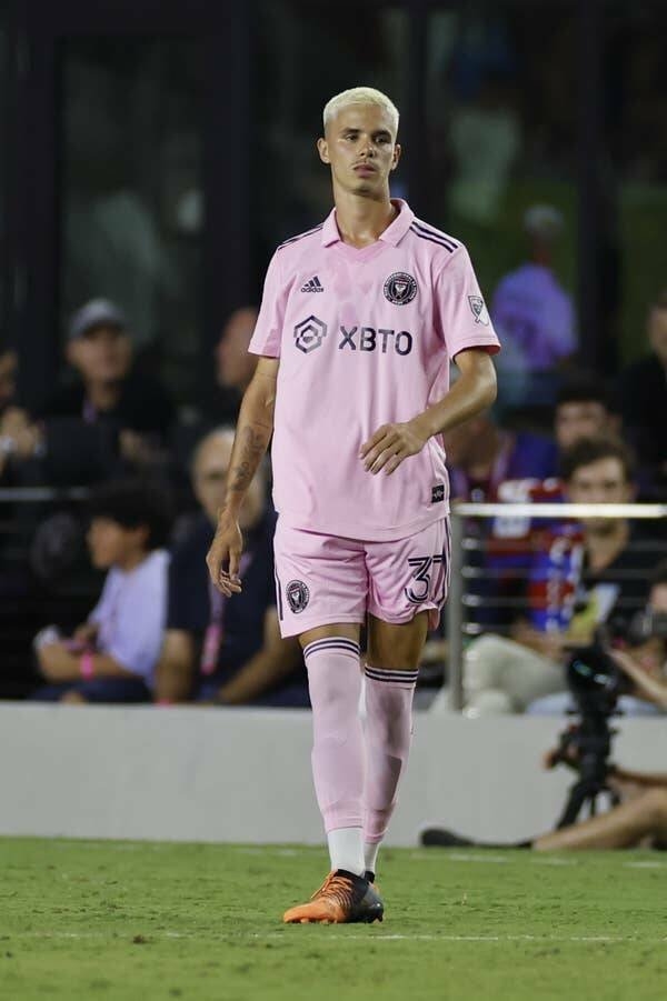 celebritiesage19_046