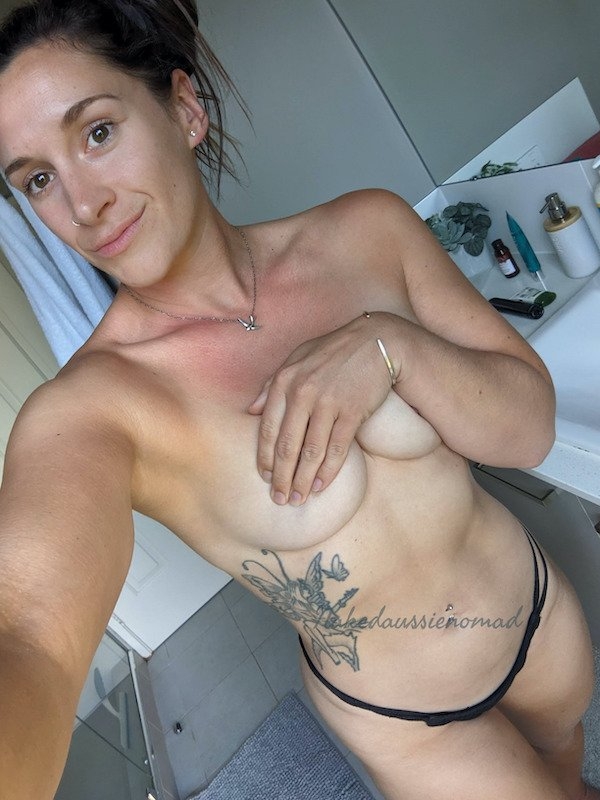 braless52_011