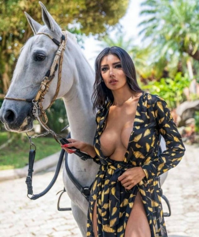 braless52_019