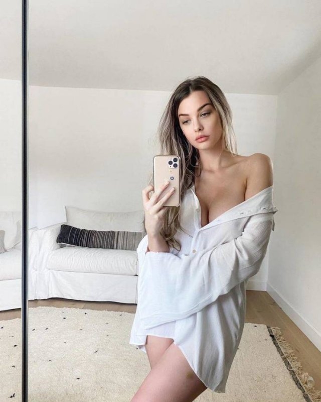 braless52_036