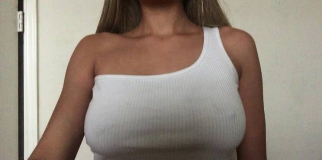 braless52_066