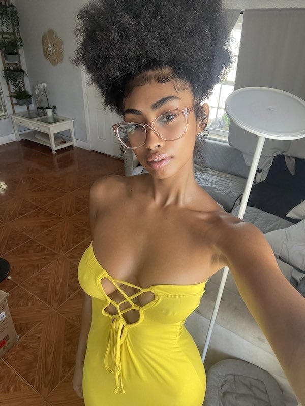 braless53_045