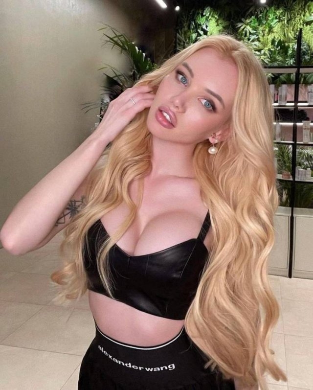 girlsinlatexleather25_015