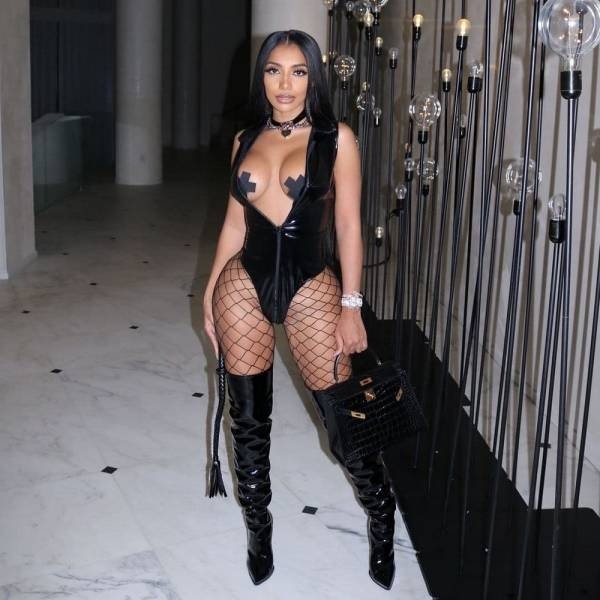 girlsinlatexleather25_033