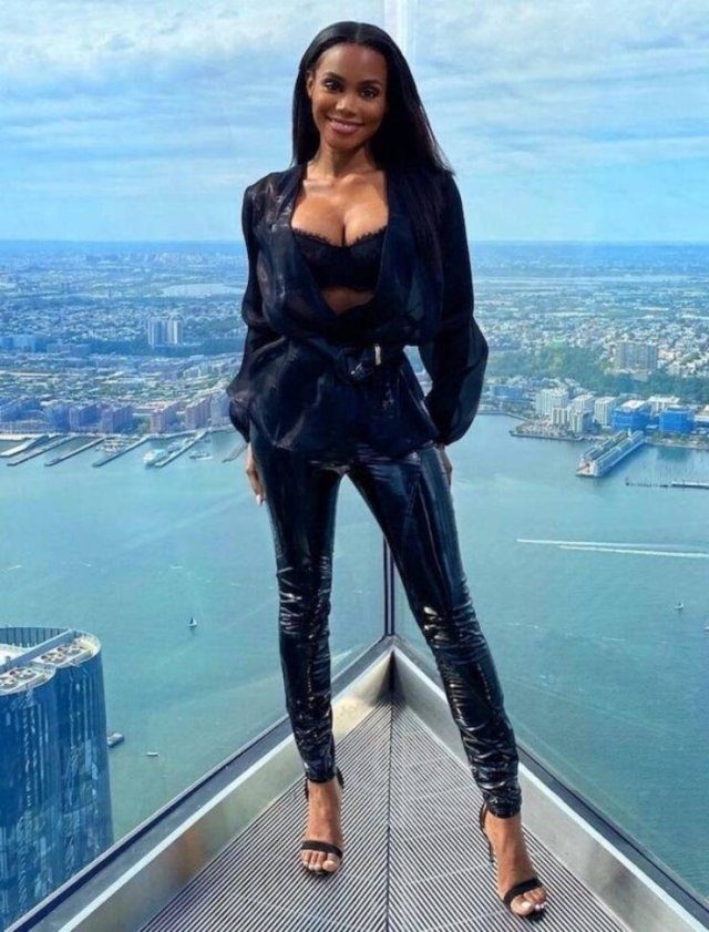 girlsinlatexleather25_041