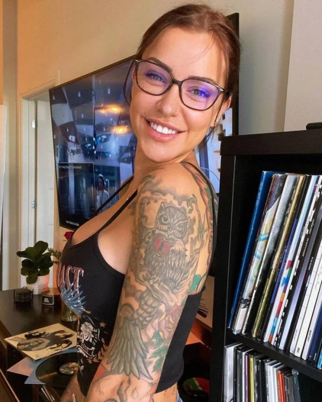 girlswithglasses16_003