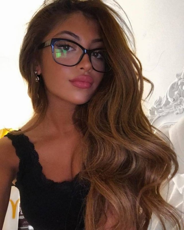 girlswithglasses17_011