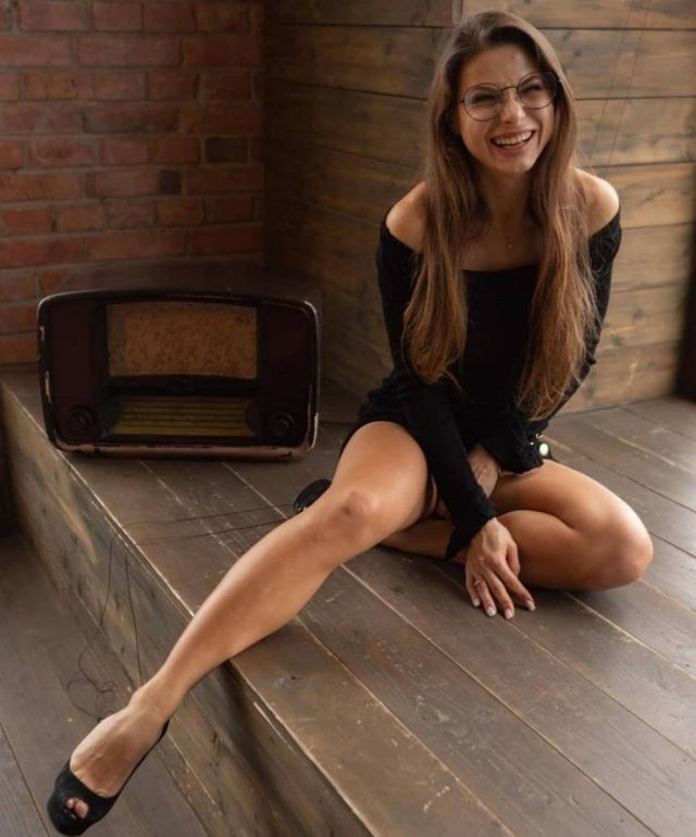 girlswithglasses17_036