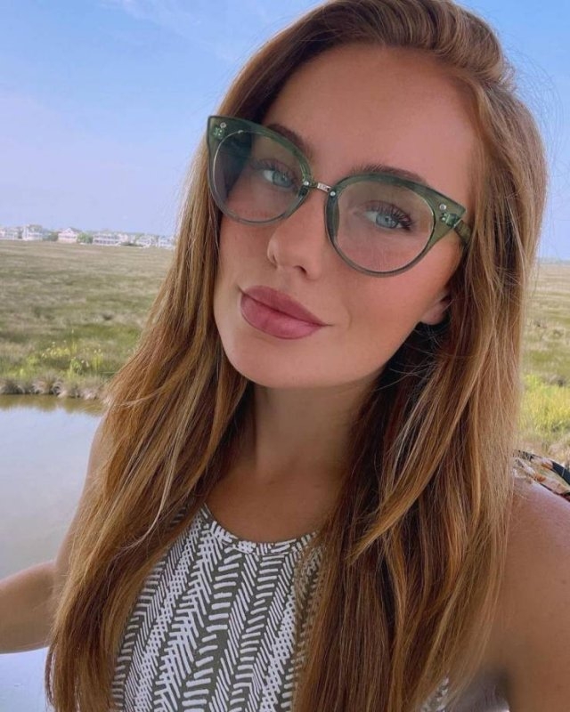 girlswithglasses17_038