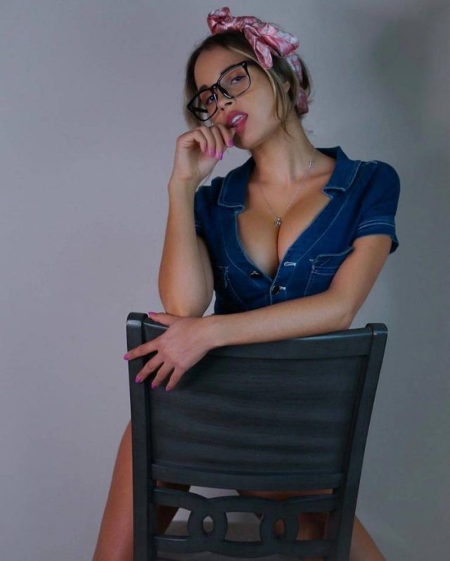 girlswithglasses18_001