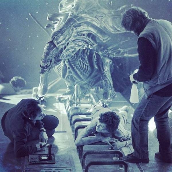 behindaliens_020