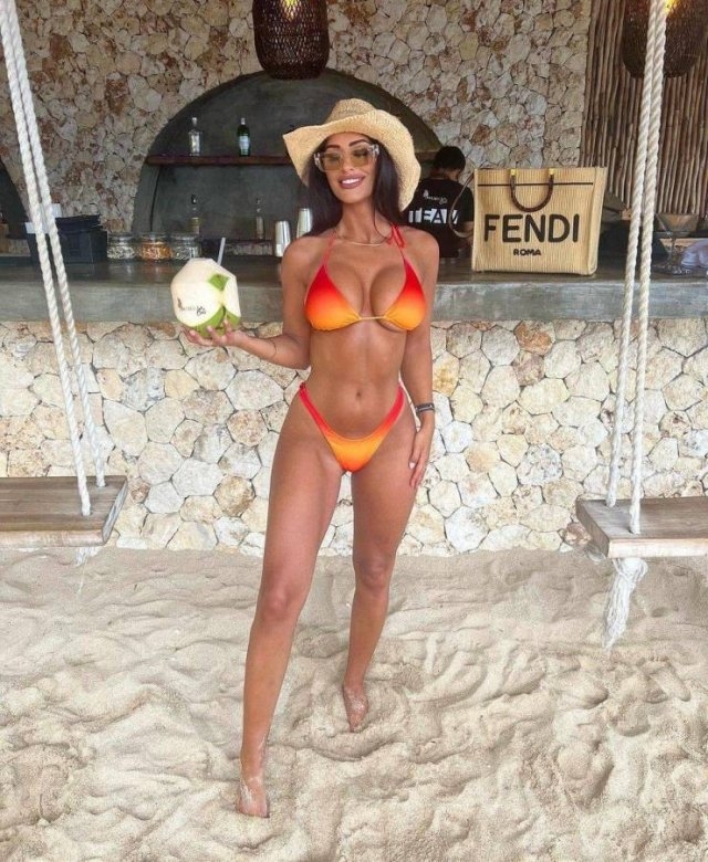 bikinigirls66_052