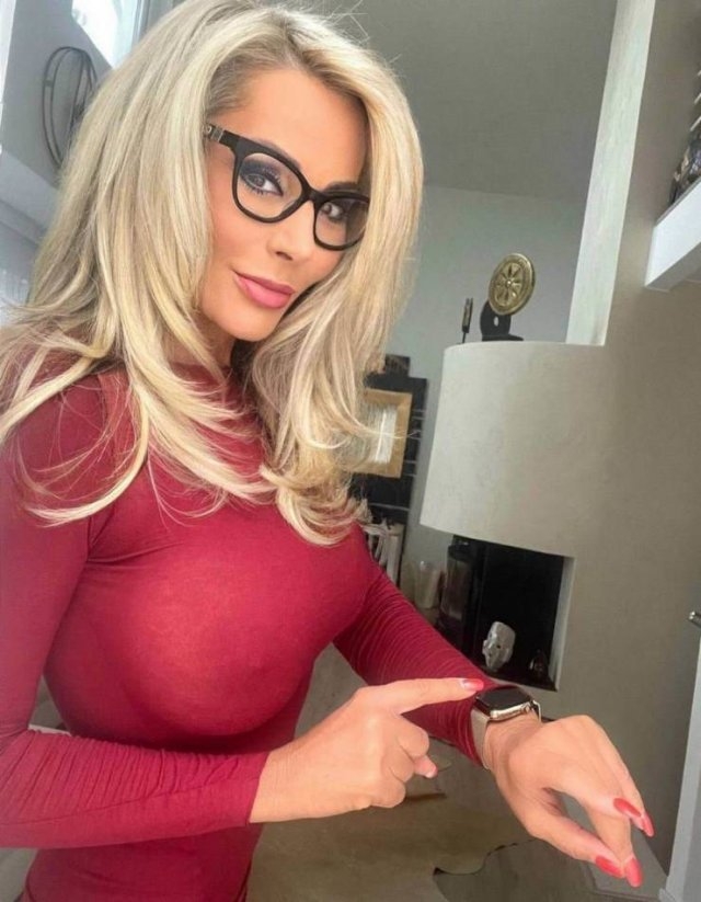 girlswithglasses19_013