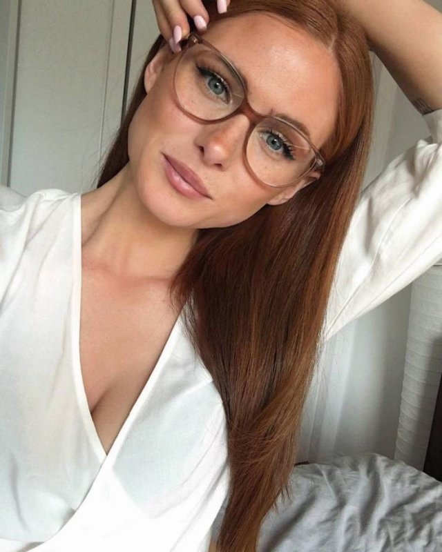 girlswithglasses19_026