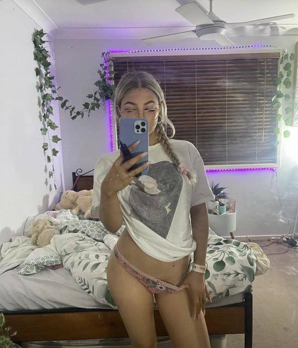 girlswithglasses19_049