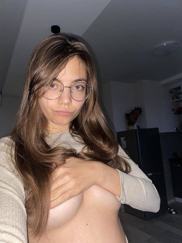 girlswithglasses19_050