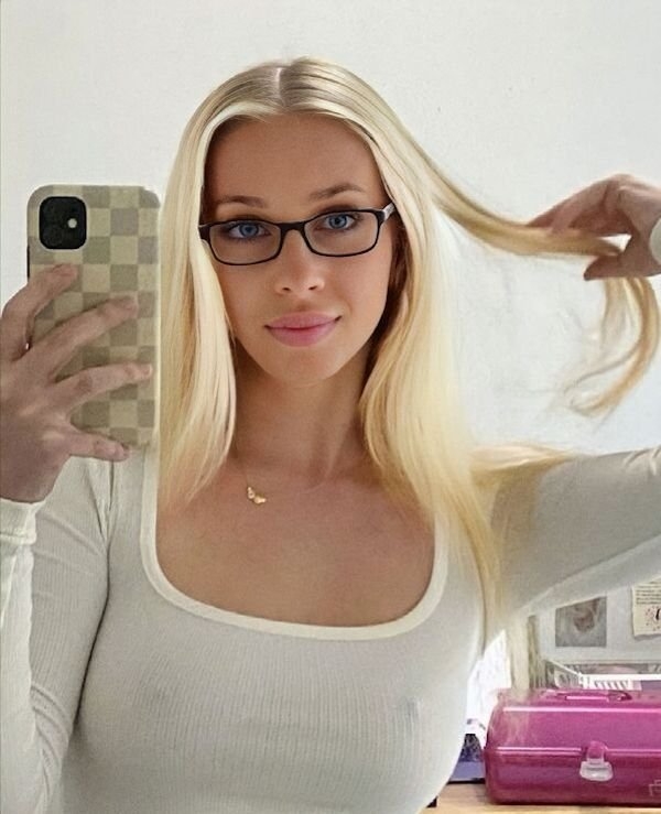 braless64_046