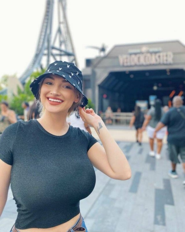 busty136_049