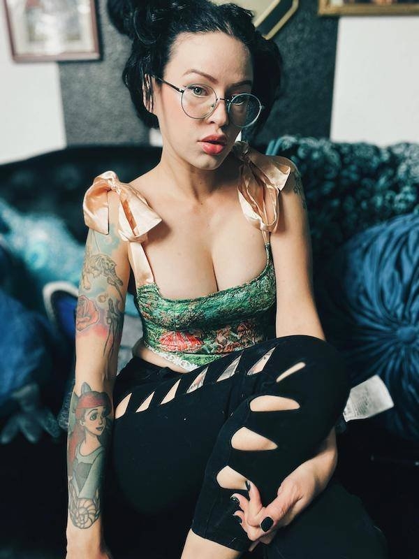 girlswithglasses20_007