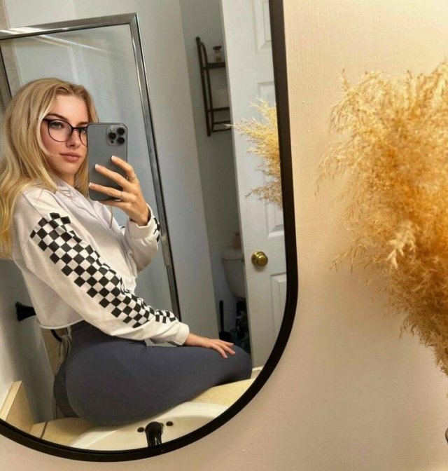 girlswithglasses21_023