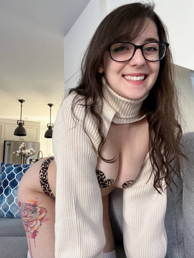 girlswithglasses21_042
