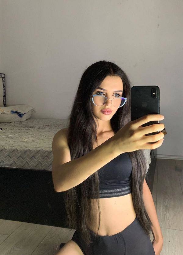 girlswithglasses21_048