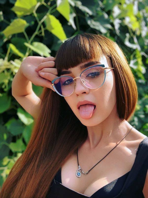 girlswithglasses21_053