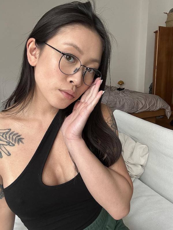 girlswithglasses21_054