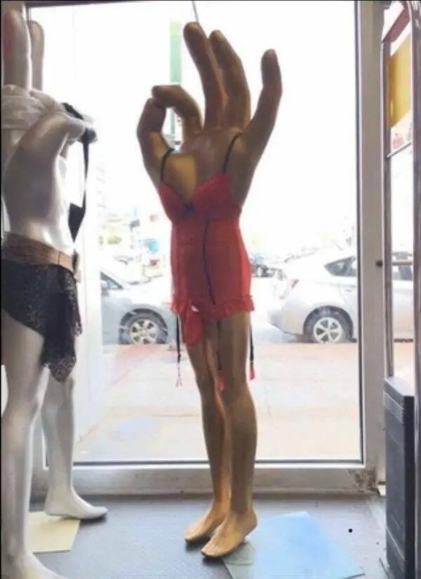 strangemannequins3_003