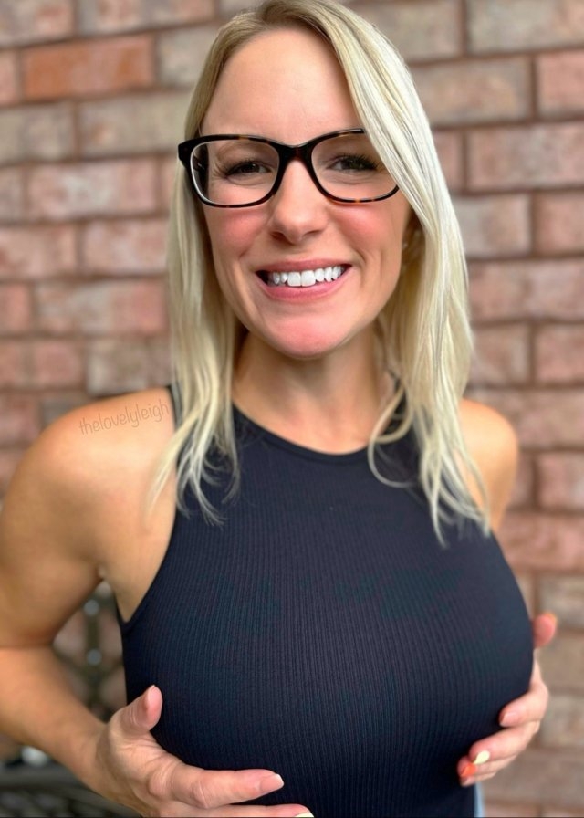 girlswithglasses23_010