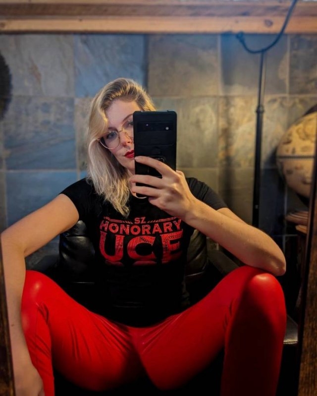 girlswithglasses24_058