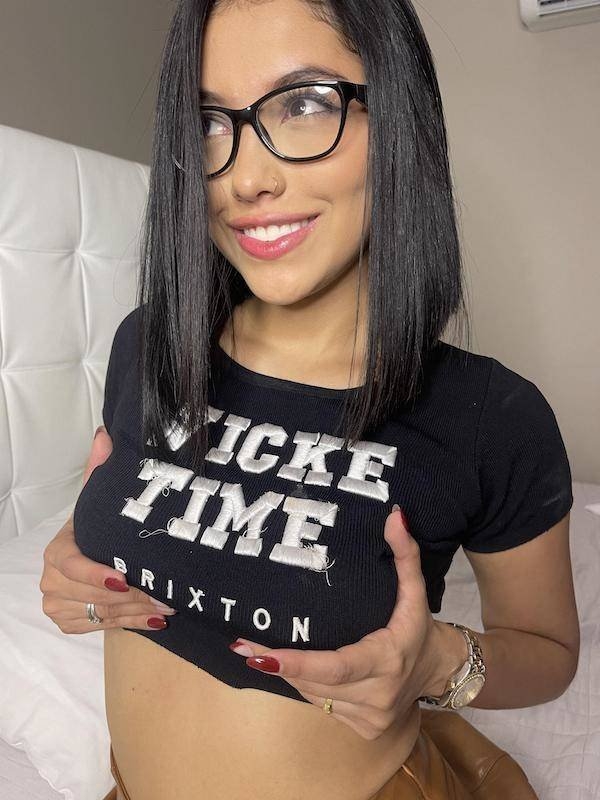 girlswithglasses25_006