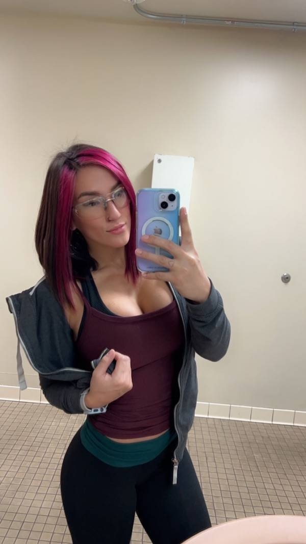 girlswithglasses25_012