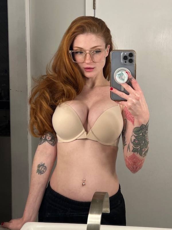 girlswithglasses25_015