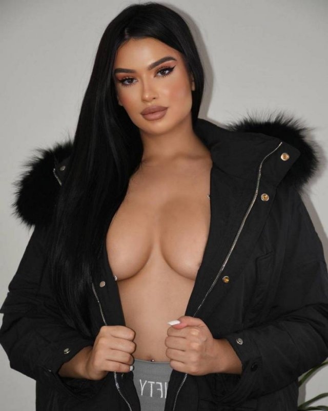braless82_075