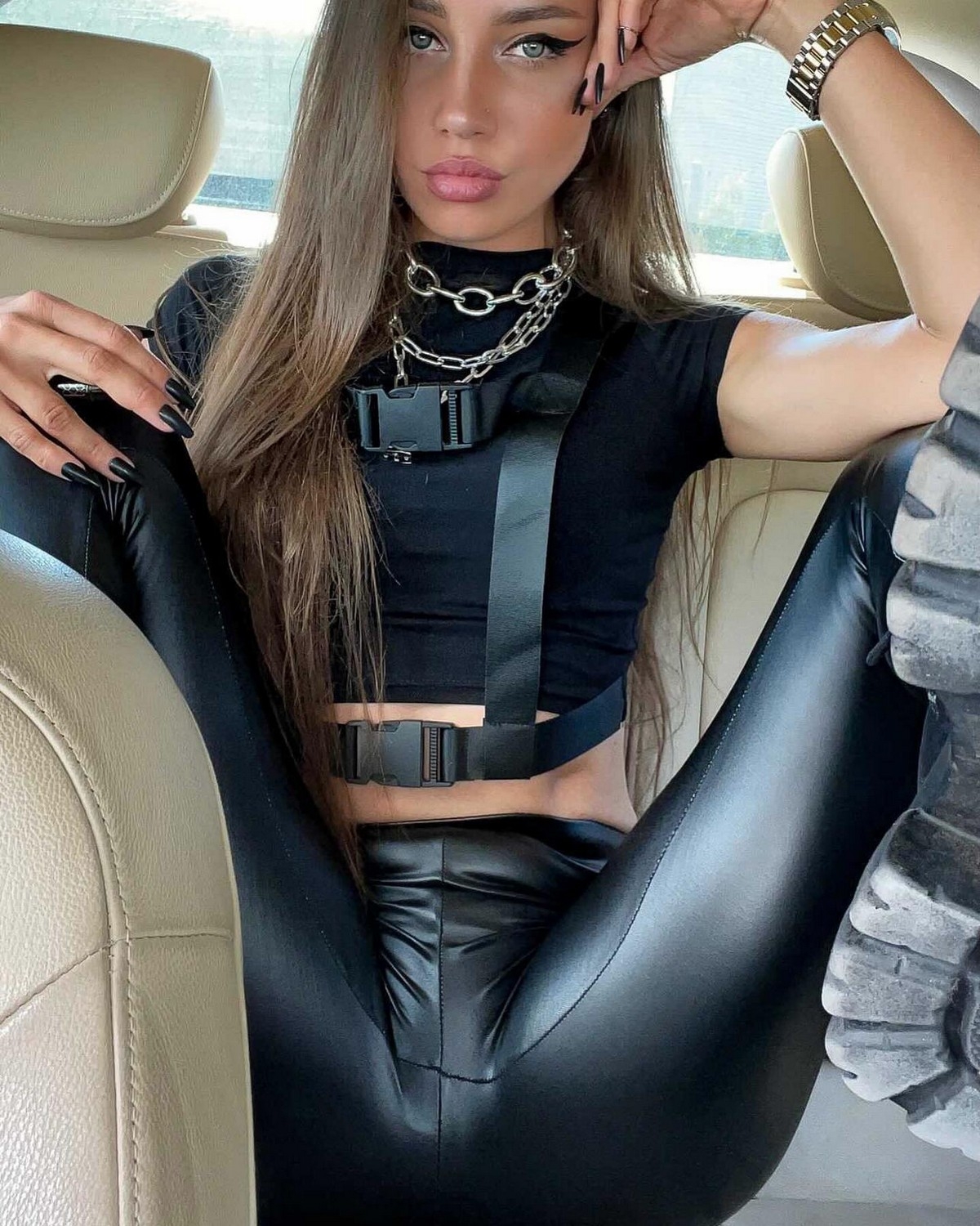 girlsinlatexleather29_022