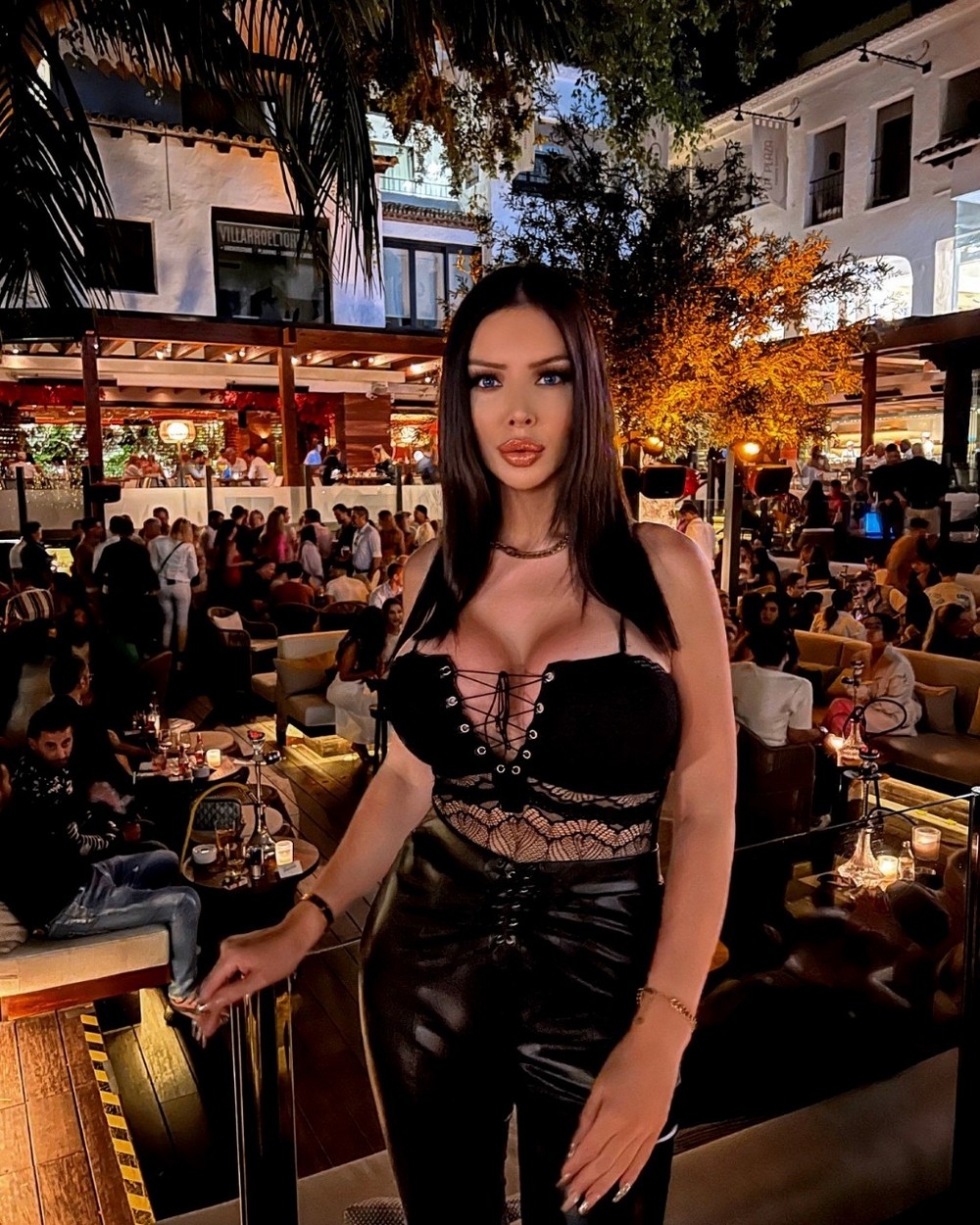 girlsinlatexleather29_028