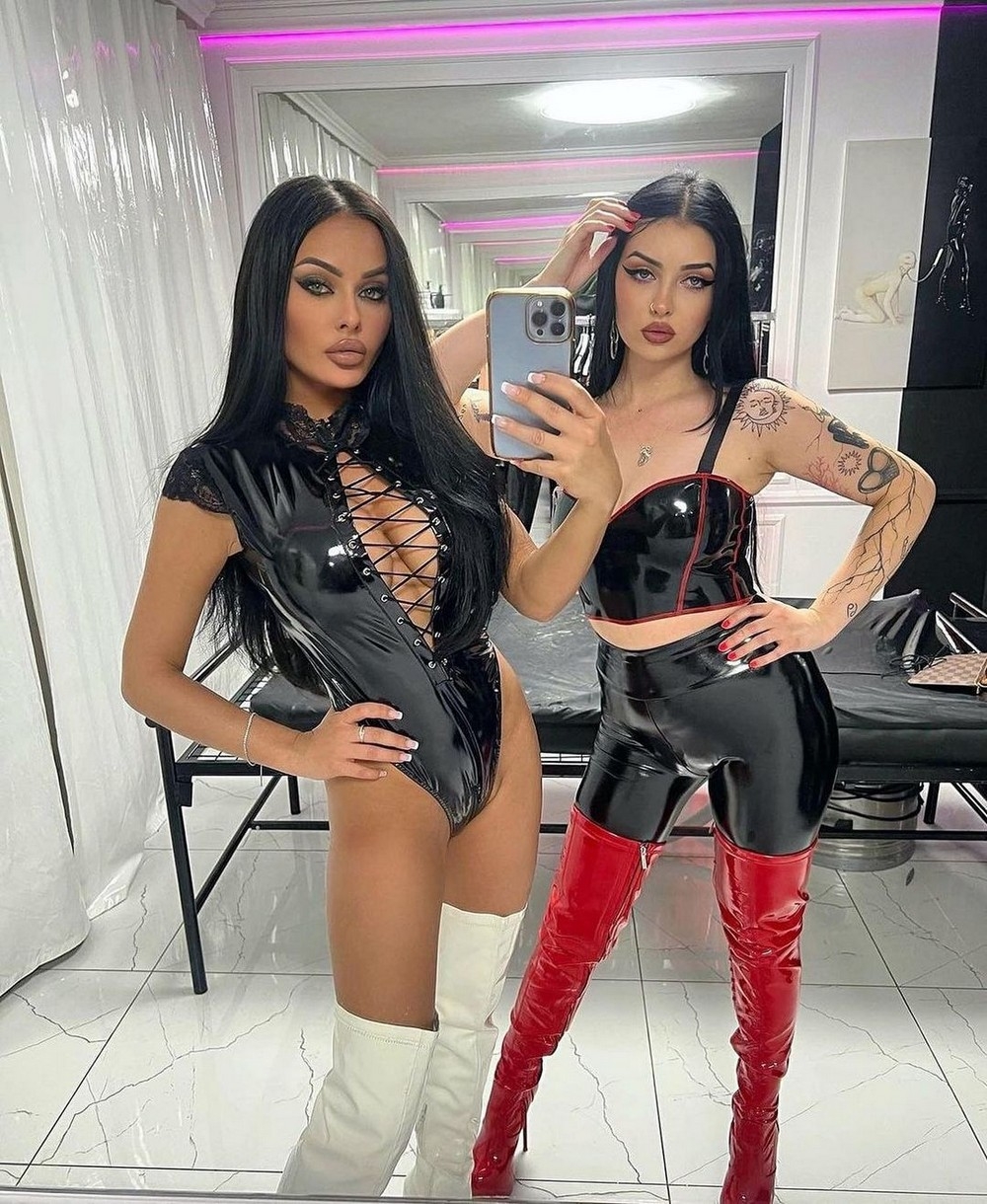 girlsinlatexleather29_029